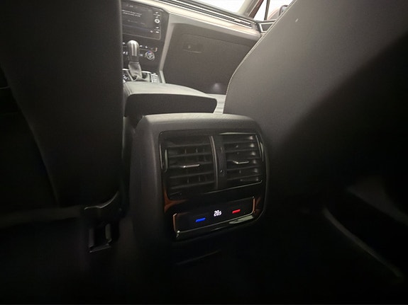Volkswagen Passat Alltrack 25 of 30
