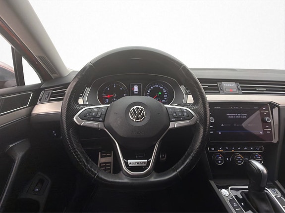 Volkswagen Passat Alltrack 12 of 30