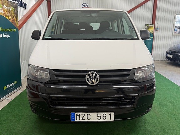 Volkswagen Caravelle 4 of 5