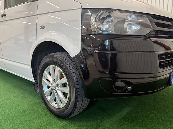 Volkswagen Caravelle 3 of 5