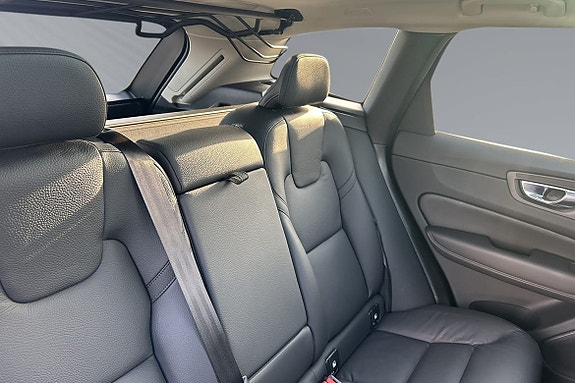 Volvo XC60 12 of 12