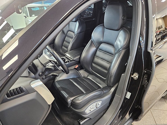 Porsche Cayenne 12 of 20