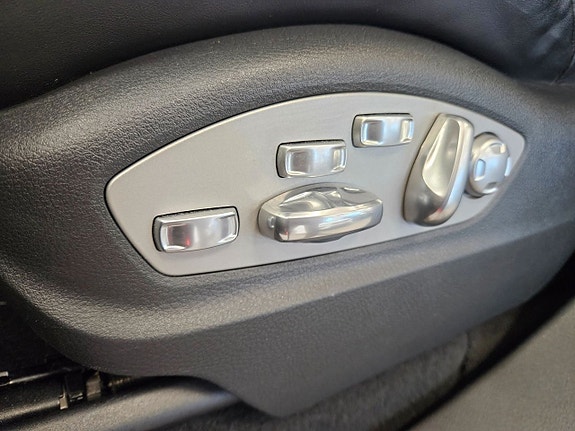Porsche Cayenne 13 of 20
