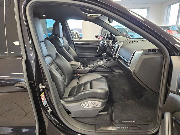 Porsche Cayenne 15 of 20