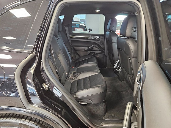 Porsche Cayenne 16 of 20