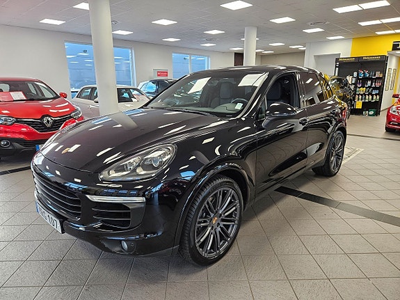 Porsche Cayenne 3 of 5