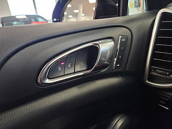 Porsche Cayenne 14 of 20