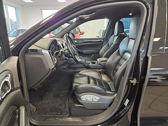 Porsche Cayenne 11 of 20