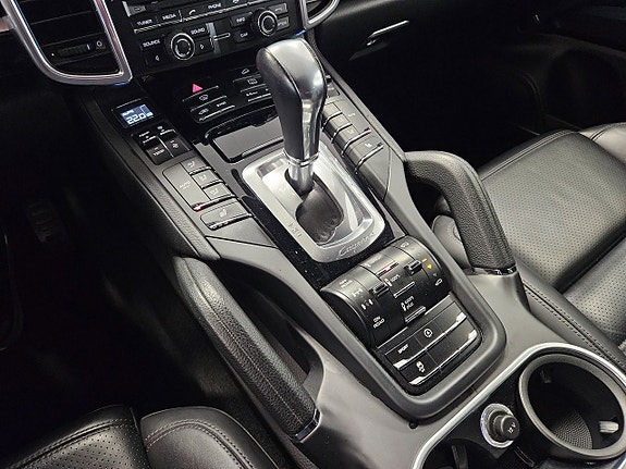 Porsche Cayenne 10 of 20