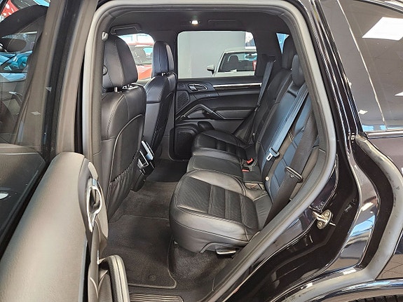 Porsche Cayenne 17 of 20