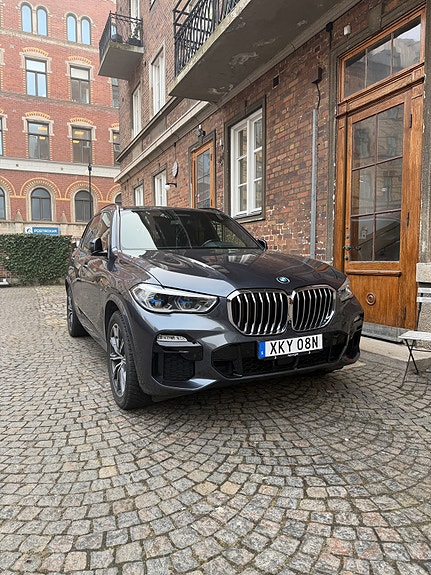 BMW X5 2 of 5