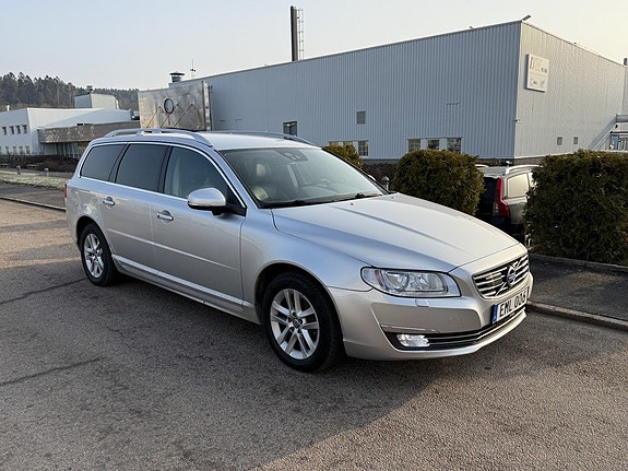 Volvo V70 2 of 9