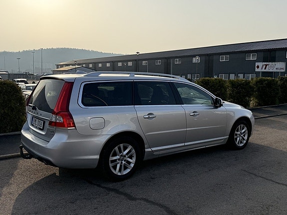 Volvo V70 3 of 9