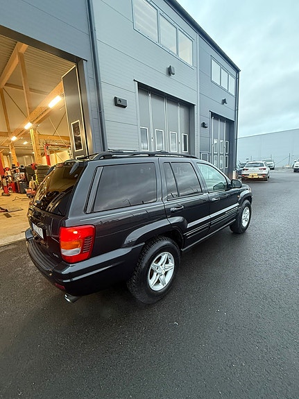 Jeep Grand Cherokee 2 of 8