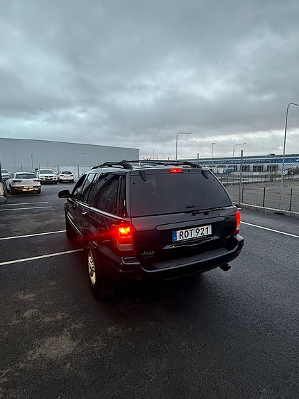 Jeep Grand Cherokee 5 of 8
