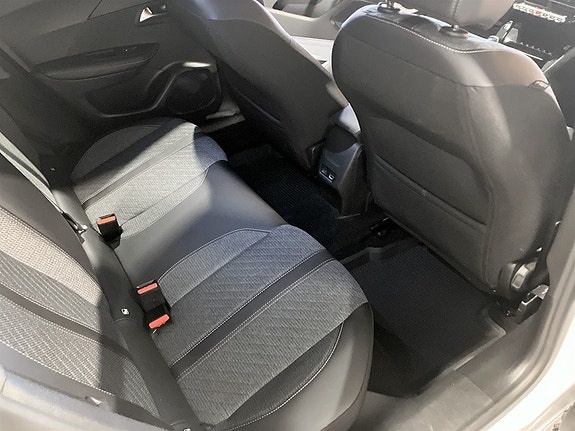 Peugeot 2008 12 of 15