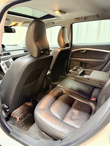 Volvo V70 6 of 15