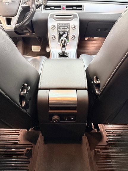Volvo V70 7 of 15