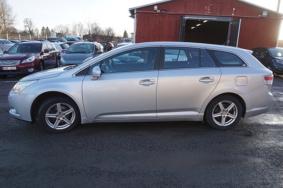 Toyota Avensis 4 of 5