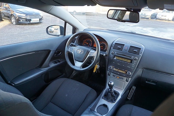 Toyota Avensis 5 of 5