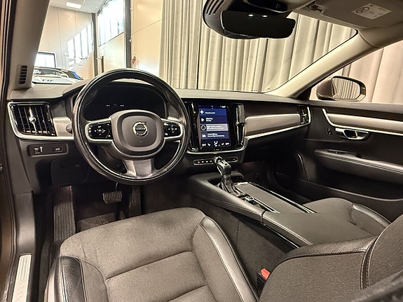 Volvo V90 10 of 16