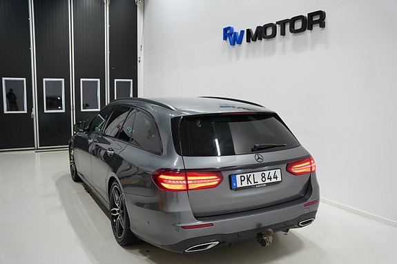 Mercedes-Benz E220 4 of 5