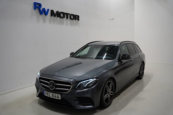 Mercedes-Benz E220 2 of 5