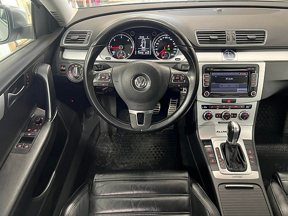 Volkswagen Passat Alltrack 10 of 26