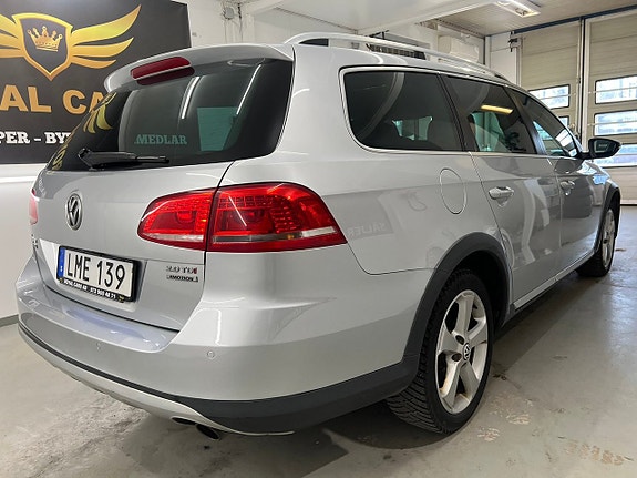 Volkswagen Passat Alltrack 3 of 5