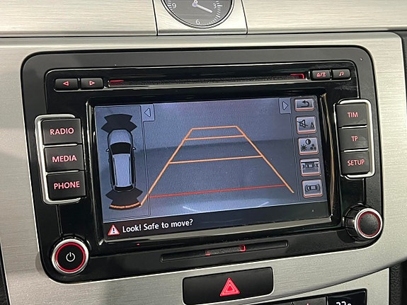 Volkswagen Passat Alltrack 14 of 26