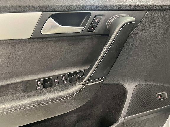 Volkswagen Passat Alltrack 19 of 26