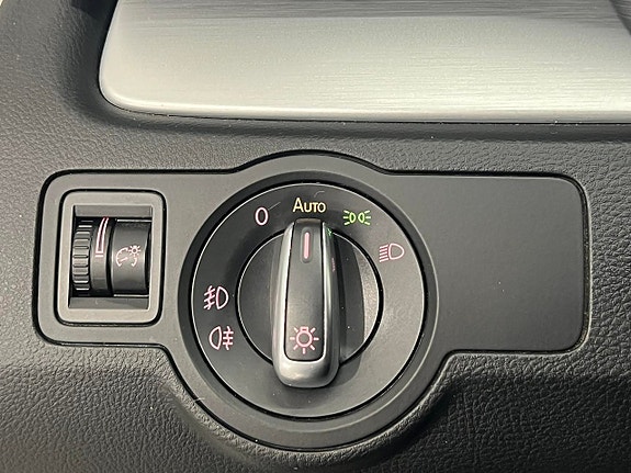Volkswagen Passat Alltrack 12 of 26