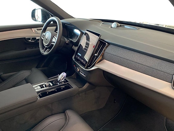 Volvo XC90 4 of 14
