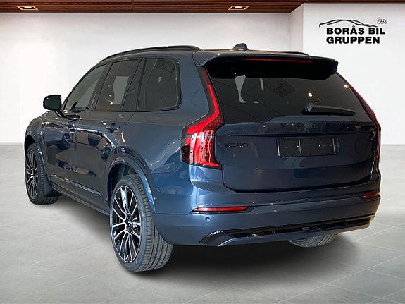 Volvo XC90 2 of 14