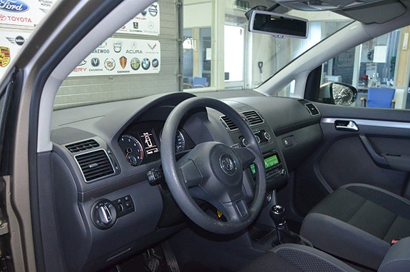 Volkswagen Touran 5 of 5