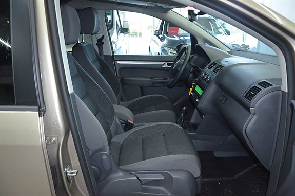 Volkswagen Touran 7 of 12