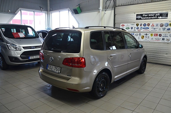 Volkswagen Touran 3 of 5