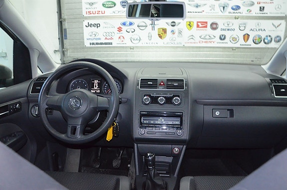 Volkswagen Touran 9 of 12
