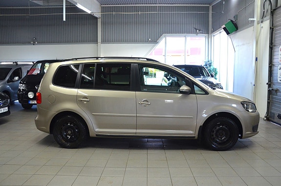 Volkswagen Touran 2 of 5