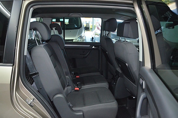 Volkswagen Touran 8 of 12
