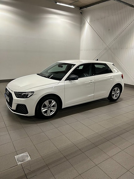 Audi A1 2 of 5