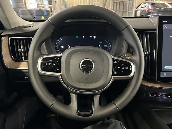Volvo XC60 8 of 13