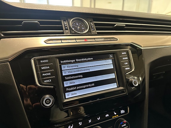 Volkswagen Passat 18 of 18
