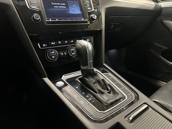 Volkswagen Passat 12 of 18