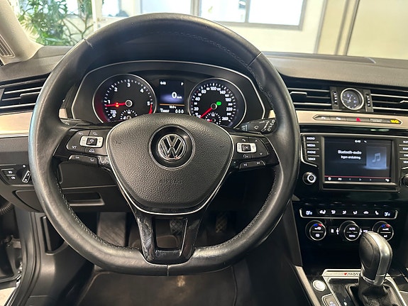 Volkswagen Passat 11 of 18
