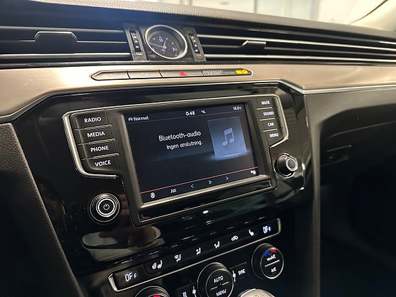 Volkswagen Passat 13 of 18