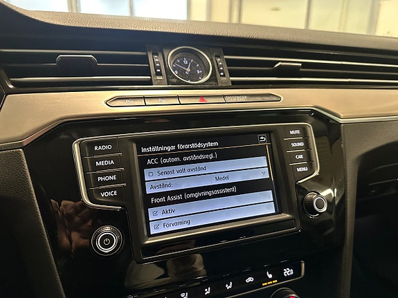 Volkswagen Passat 17 of 18