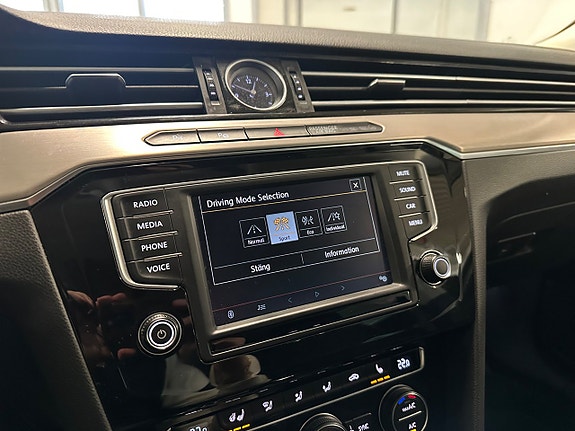 Volkswagen Passat 15 of 18