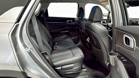Kia Sorento 5 of 17