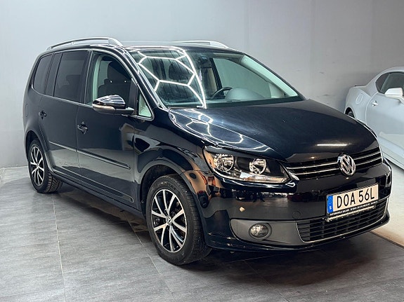 Volkswagen Touran 2 of 5